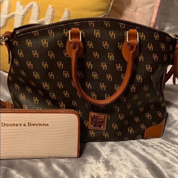 Rooney & Bourne shoulder bag with wallet.